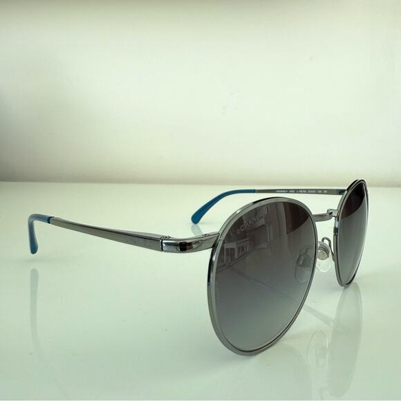 CHANEL vintage sunglasses 4202 Authentic - Picture 2 of 8